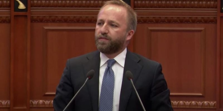 Tahiri në Kuvendin e Shqipërisë: Janë tre 28 nëntore që i kanë dhënë vulë të drejtës historike të shqiptarëve