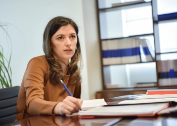 Këshilltari i Haxhiut demanton raportimet se asaj i është refuzuar viza për në SHBA