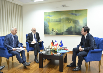 Ambasadori gjerman e francez takohen me Kurtin, flasin për takimin në Bruksel dhe targat
