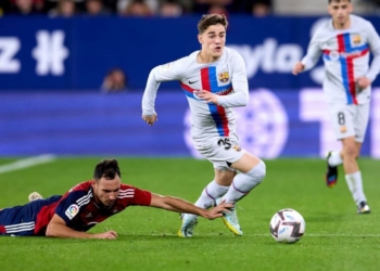 Barcelona “heroike” përmbys Osasunën, shkon +5 nga Reali