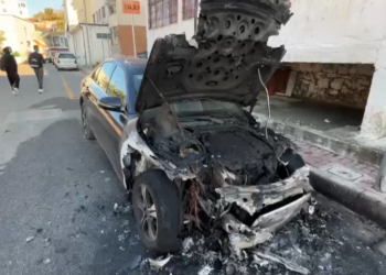 Digjen dy makina gjatë natës në Vlorë – Ishin në pronësi të një biznesmeni