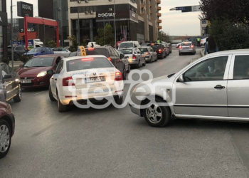 Mungesa e energjisë elektrike shkakton kaos në komunikacion në Fushë – Kosovë