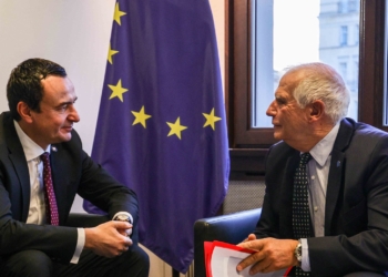 Borrell pas takimit me Kurtin: Djegiet e veturave janë të papranueshme