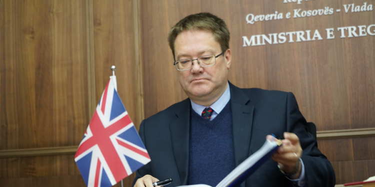 Abbot për djegien e veturave që kanë kthyer targat në RKS: Janë vepra kriminale