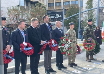 ​Përkujtohen 14 ushtarët britanik që humbën jetën në Kosovë