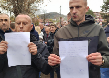 Policët serbë fillojnë dorëzimin e fletëdorëheqjeve në stacionin policor në veri