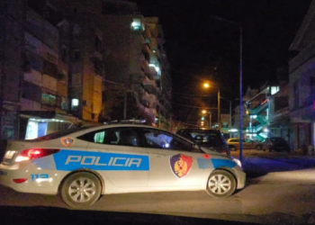 Qëlloi në ajër teksa lëvizte me motor, policia në ndjekje të autorit në Tiranë