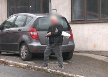 Rashka vazhdon të lëshojë targa ilegale