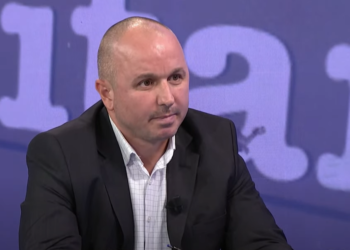 Ukaj thotë që tentimi i Bashkësisë Ndërkombëtare për zgjidhjen e çështjes së targave është i vonuar