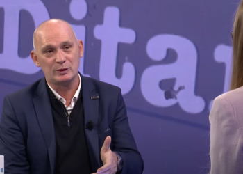 Humolli nuk beson se do të ketë zgjidhje për targat