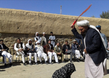 Edhe gra në mesin e të rrahurve publikisht me kamxhik në Afganistan