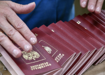 Rusia thotë se i ka lëshuar mbi 80 mijë pasaporta për ukrainasit
