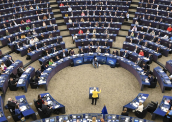 Parlamenti Evropian kërkon ndihmë për familjet e punëtorëve të vdekur në Katar