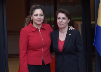 Xhaçka për vizat: Po i pikëllon jo vetëm shqiptarët në Kosovë, por edhe vëllezërit e tyre në Shqipëri