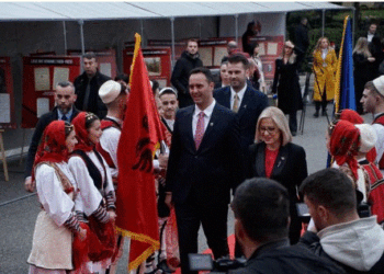 ​Konjufca pritet në takim nga homologia e tij nga Shqipëria Lindita Nikolla