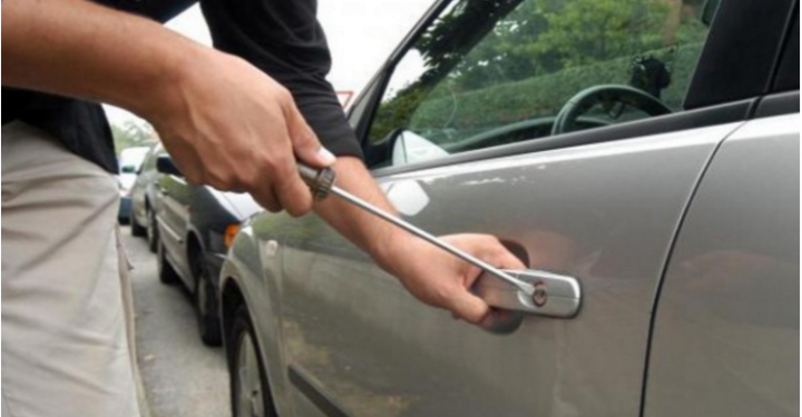 Prizrenasi kapet në flagrancë duke vjedhur një veturë