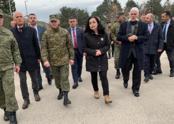 Osmani viziton kazermën “Adem Jashari” në “Ditën e Hapur” të FSK-së