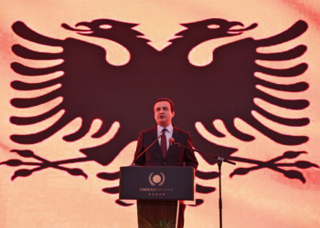 Kurti uron shqiptarët në Ditën e Flamurit: Jemi popull historik i llojit çlirimtar