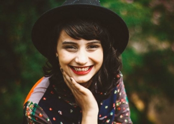 Njerëzit që nuk janë tërheqës në pamje paguhen më shumë