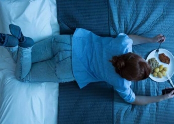 Ushqimet që nuk duhet të konsumoni para se të flini