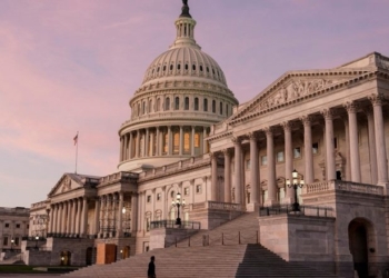 Republikanët udhëheqin në Dhomën e Përfaqësuesve, garë e ngushtë në Senat