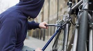 Vodhi biçikletën në vlerë prej 400 euro, arrestohet nga Policia
