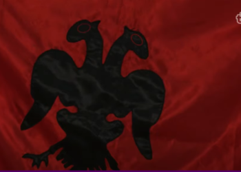 Historianët rrëfejnë ndryshimet që ka pësuar flamuri kombëtar