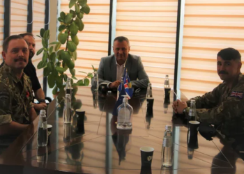 Isufaj takohet me përfaqësues britanikë të KFOR-it, flasin për gjendjen e sigurisë