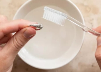 Si të pastroni dhe të kujdeseni për bizhuteritë tuaja