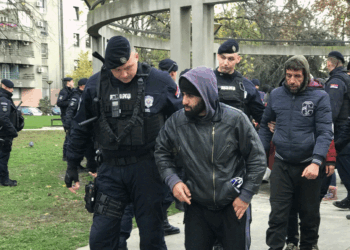 Policia e Serbisë intervenon pas një përleshjeje të migrantëve