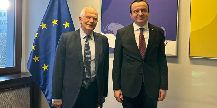 Kurti tregon si u pajtua për targat, situata në veri “mund të përkeqësohej në mënyrë të pakthyeshme”