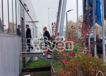 Opozita arrin në objektin e Qeverisë për takimin me Kurtin