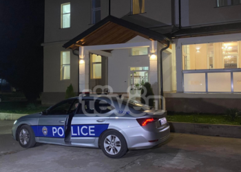 Arrestohet edhe infermierja e tretë e përfshirë në rrahjen e të moshuarës