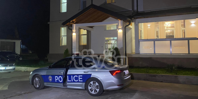 Arrestohet edhe infermierja e tretë e përfshirë në rrahjen e të moshuarës