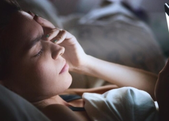 Shenja që tregojnë se po kaloni shumë kohë para ekraneve të paisjeve elektronike