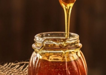 Efektet e mahnitshme të ujit me mjaltë nëse e pini me stomak bosh