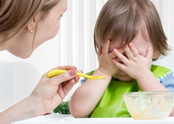 ​Pesë arsye pse fëmijët tuaj refuzojnë ushqimin