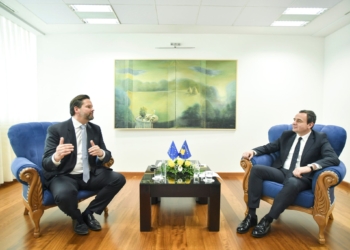 Kurti pret në takim eurodeputetin Mandl, flasin për zgjedhjet në veri