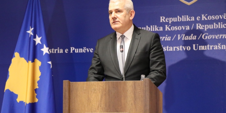 Sveçla: Pjesë e shpërthimeve në veri janë disa ish-zyrtarë të Policisë që dhanë dorëheqje