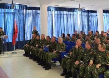 Certifikohen pesë nënoficerë të FSK-së në Shqipëri