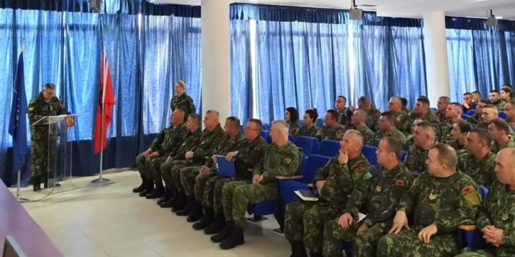 Certifikohen pesë nënoficerë të FSK-së në Shqipëri