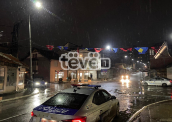 Aksidentohet një nga veturat e eskortës së kryeministrit, Kurti: Kishim fat në këtë fatkeqësi