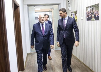 Krasniqi takohet me Hovenier, flasin për situatën e sigurisë në vend