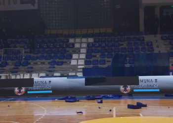 Katër policë të lënduar në ndeshjen e basketbollit, Çeku i quan akte të turpshme
