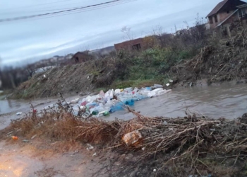 Hyseni thotë se vërshimet po ndodhin edhe si pasojë e hedhjes së mbeturinave në lumenj