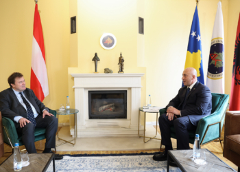 Haradinaj takohet me ambasadorin austriak, Weidinger – flasin për situatën në veri