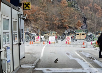 Pamje e KFOR-it në pikën kufitare në Jarinjë