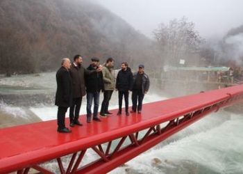 Elbert Krasniqi financon dy ura në Pejë