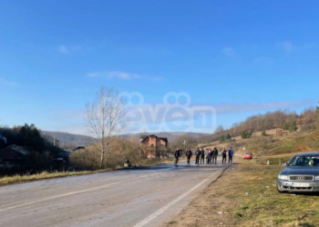 Vetura të mërgimtarëve nisin të hyjnë në Kosovë nga pika kufitare në Merdarë