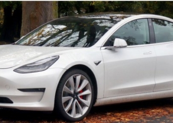 ​Tesla tërheq 435 mijë automjete nga Kina